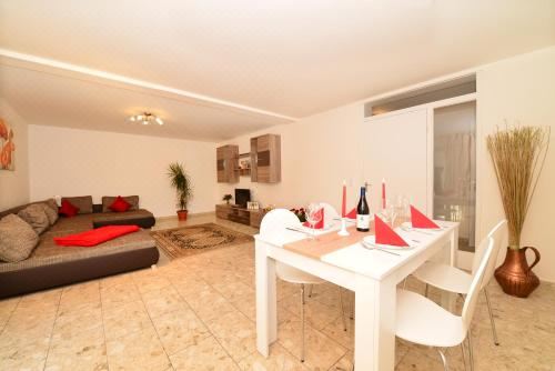 两卧室公寓 - 带露台