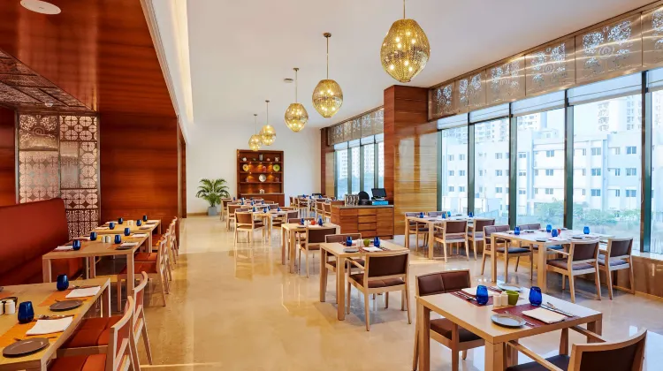 Hilton Garden Inn Lucknow Dining/Restaurant