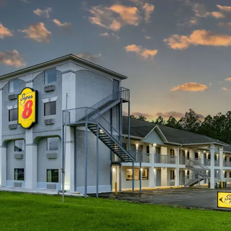 Super 8 by Wyndham Moss Point
