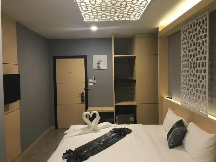ห้องดีลักซ์ เตียงใหญ่ พร้อมระเบียง
