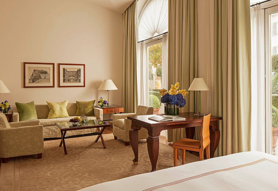 小型特大床套房，享有花园景色