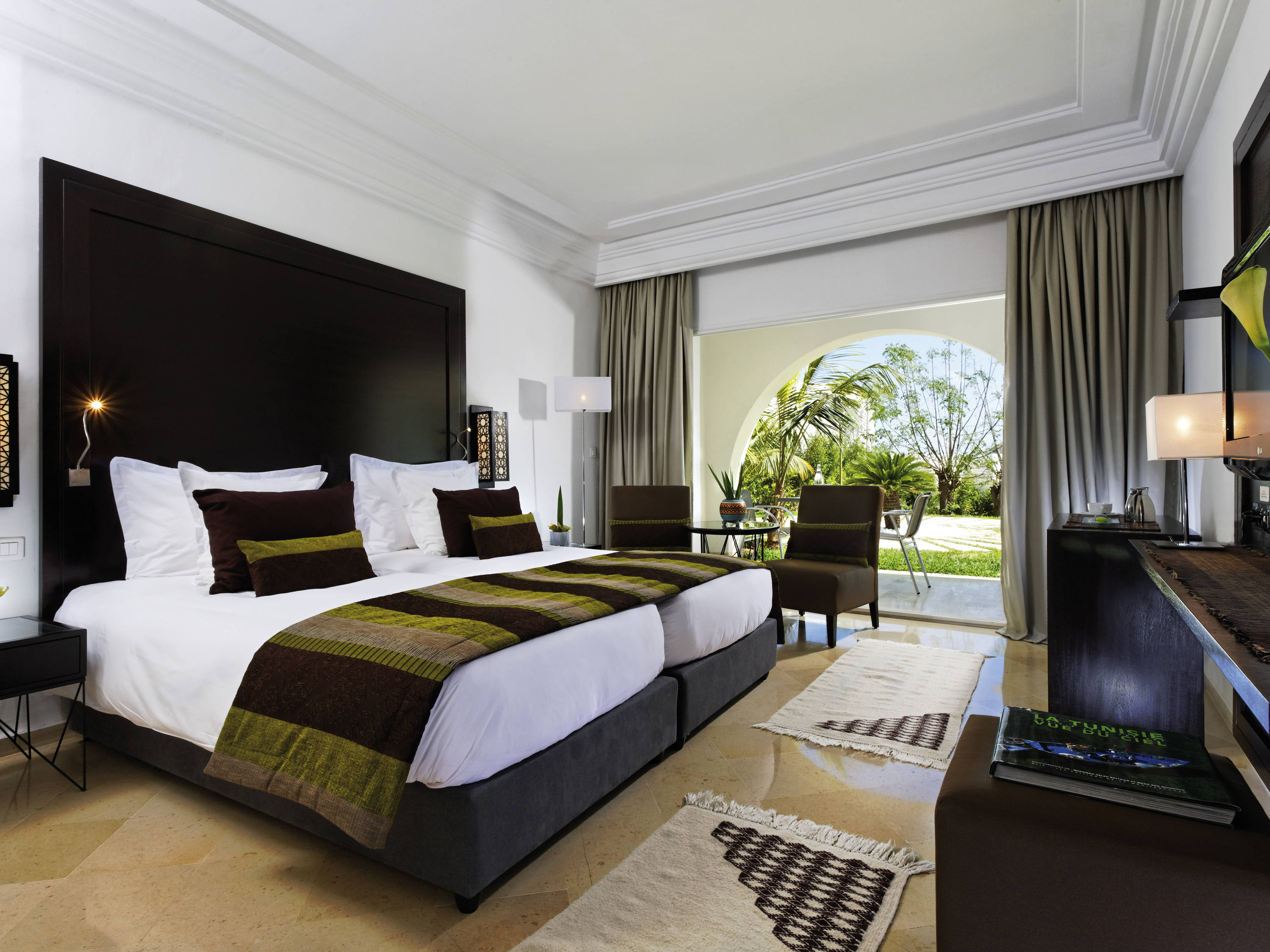 奢华双床房， 2 张单人床， 泳池景观