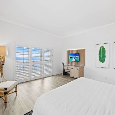 Oceanfront King Room Beachcomber Resort & Club Promo Code