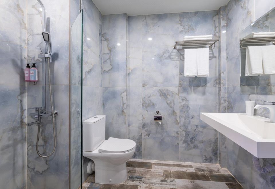 带阳台的海景双床间