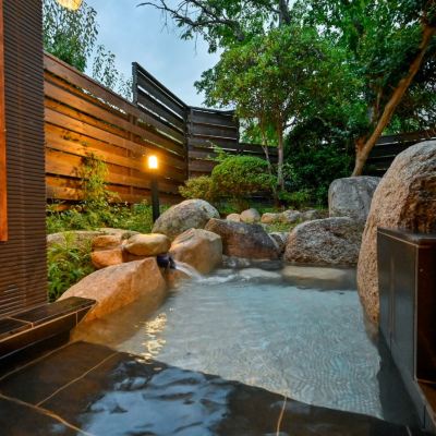 別館和洋室（バス付き）、庭園の景色 芳山園 クーポン