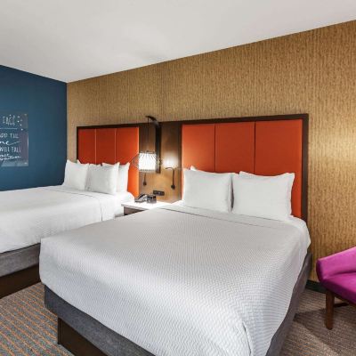 2 Queen Beds Room, Non-Smoking La Quinta Inn & Suites by Wyndham Houston East at Sheldon Rd Promo Code