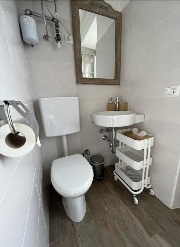 小屋带湖景和桑拿