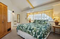 Kilauea Lodge and Restaurant Hotels in 