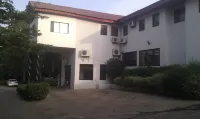 Crest Hotel Hotel di 