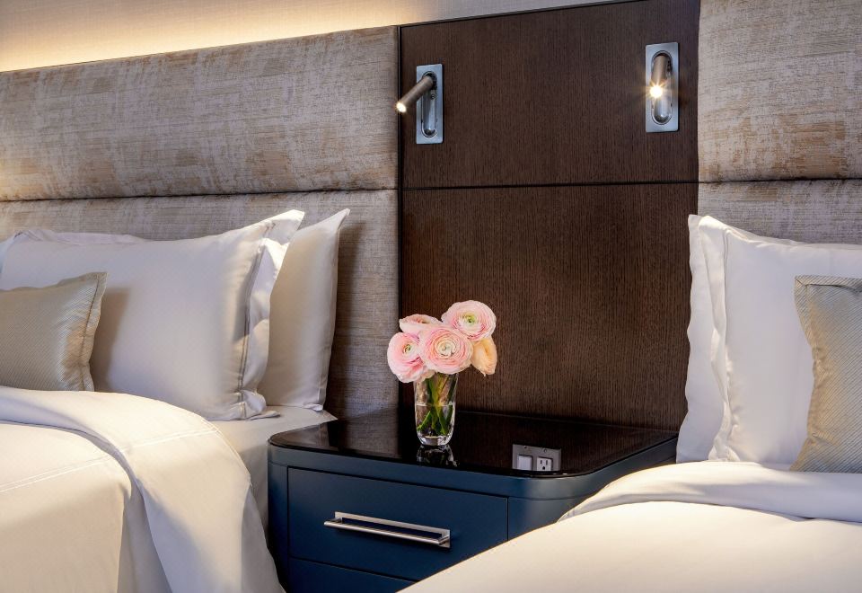 InterContinental Hotels BOSTON by IHGMobility Accessible Classic 2 Queen Room With Roll In Shower