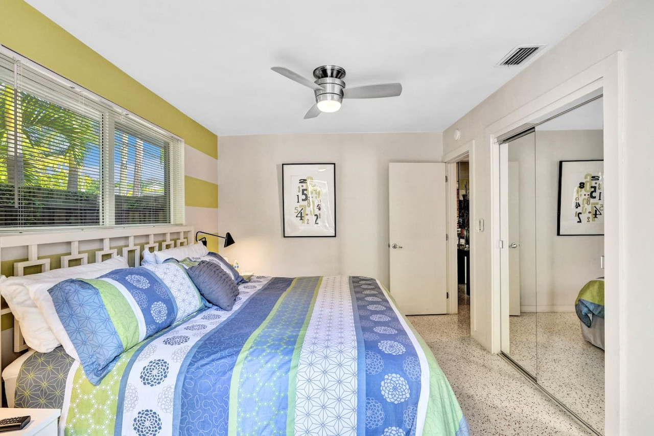 加热泳池，停车，步行五分钟到美食及娱乐！