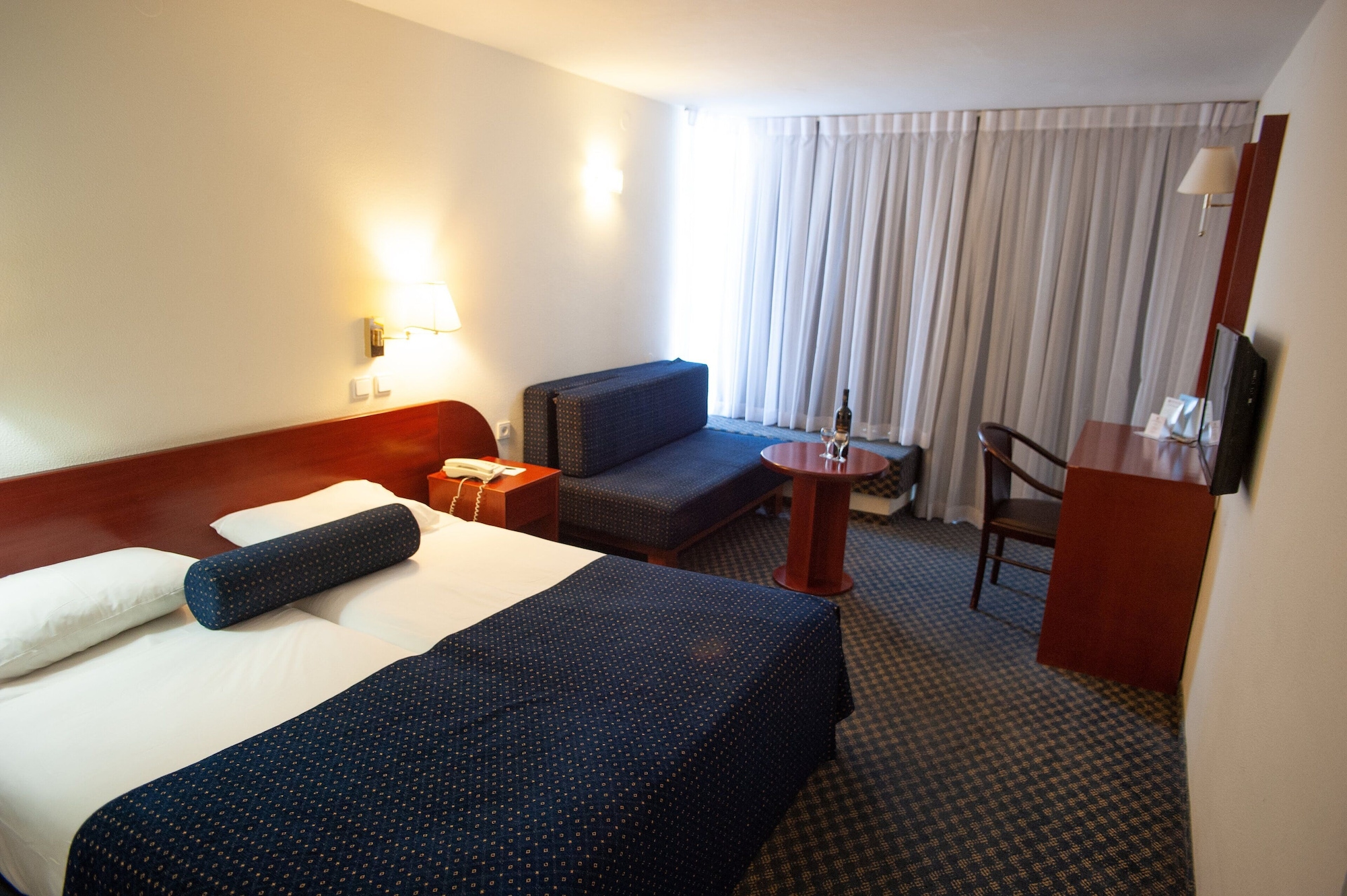 经典双人房带阳台和湖景