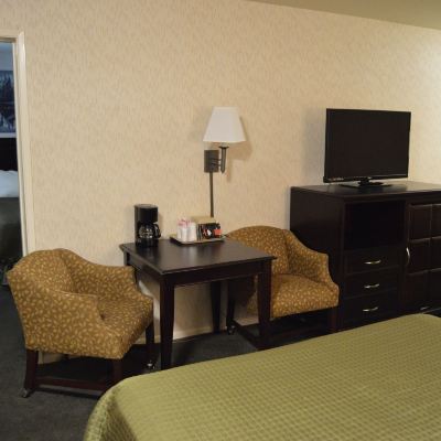Two Bedroom Deluxe Suite Cedar Lodge Promo Code