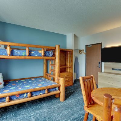 Family Suite, 1 Bedroom, Kitchenette, Balcony, Lake View Parkshore Resort Promo Code