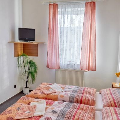 Classic Double Room, 1 Queen Bed, Non Smoking Hotel Alf Promo Code