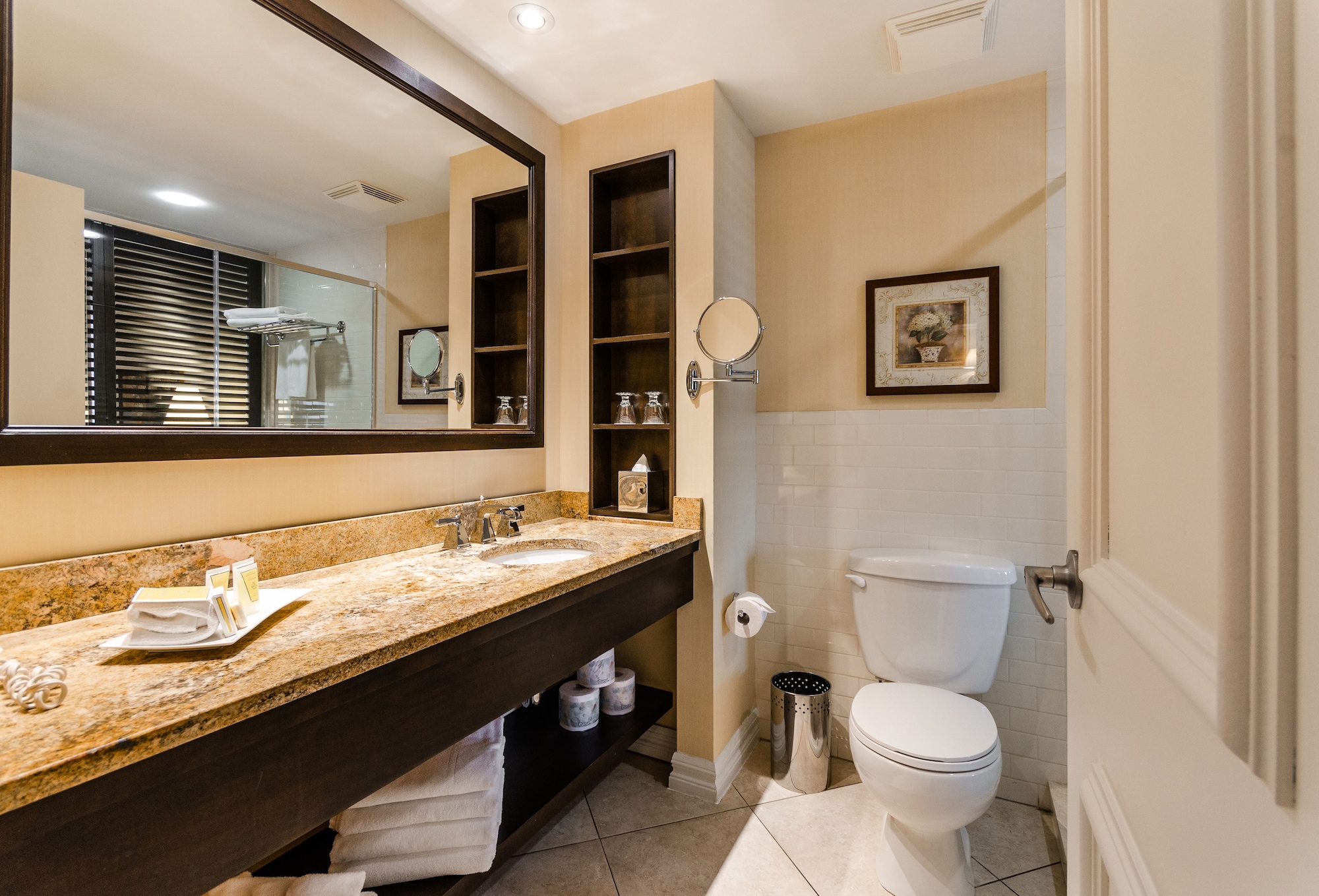 高级特大床间带梳化床