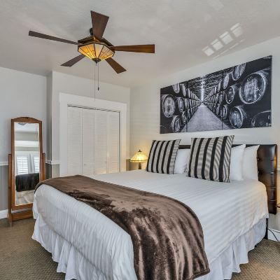 Suite, 1 King Bed, Jetted Tub (Helena) Craftsman Inn Promo Code