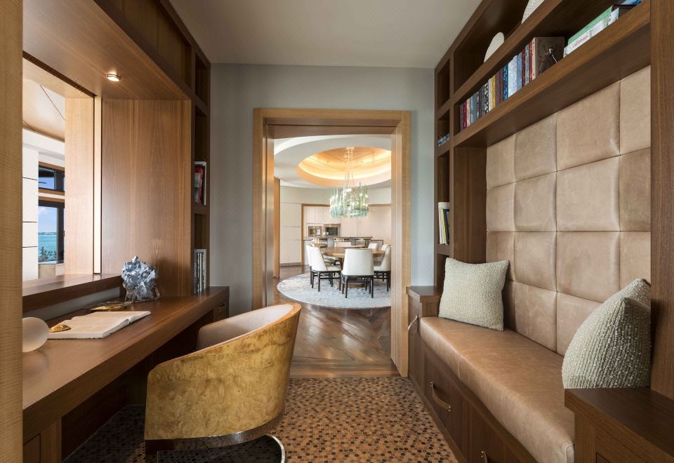 大開曼頂層公寓，3臥室頂層套房，陽臺