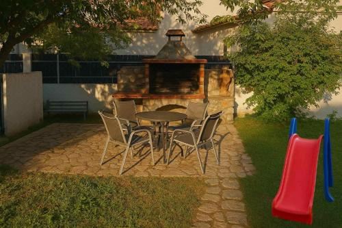 带街景的一室公寓