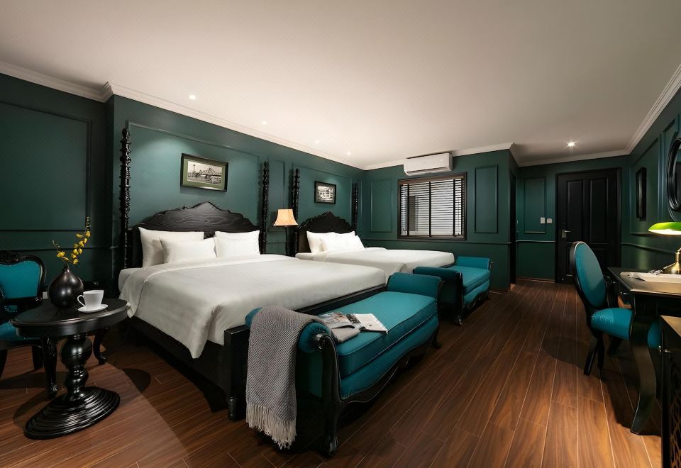 Grande Collection Hotel & SpaFamily Quadruple Room (Window)