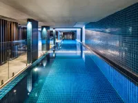 Chic 3-Bed in Central with Pool, Sauna and Gym
