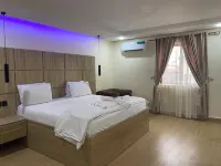프레셔스 팜 로열 호텔  호텔