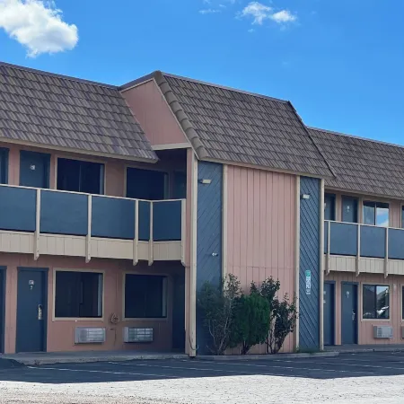 Oasis Inn & Suites Отели в г. Фаллон