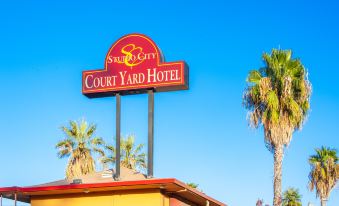 Studio City Court Yard Hotel