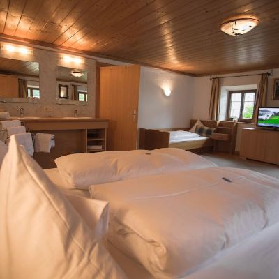 Traditional Triple Room, Shared Bathroom Pension der Steinbock - Das Bauernhaus Promo Code