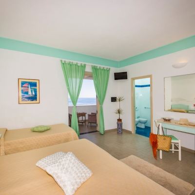 Deluxe Triple Room with Sea View Terrace