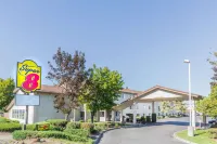Super 8 by Wyndham Bend