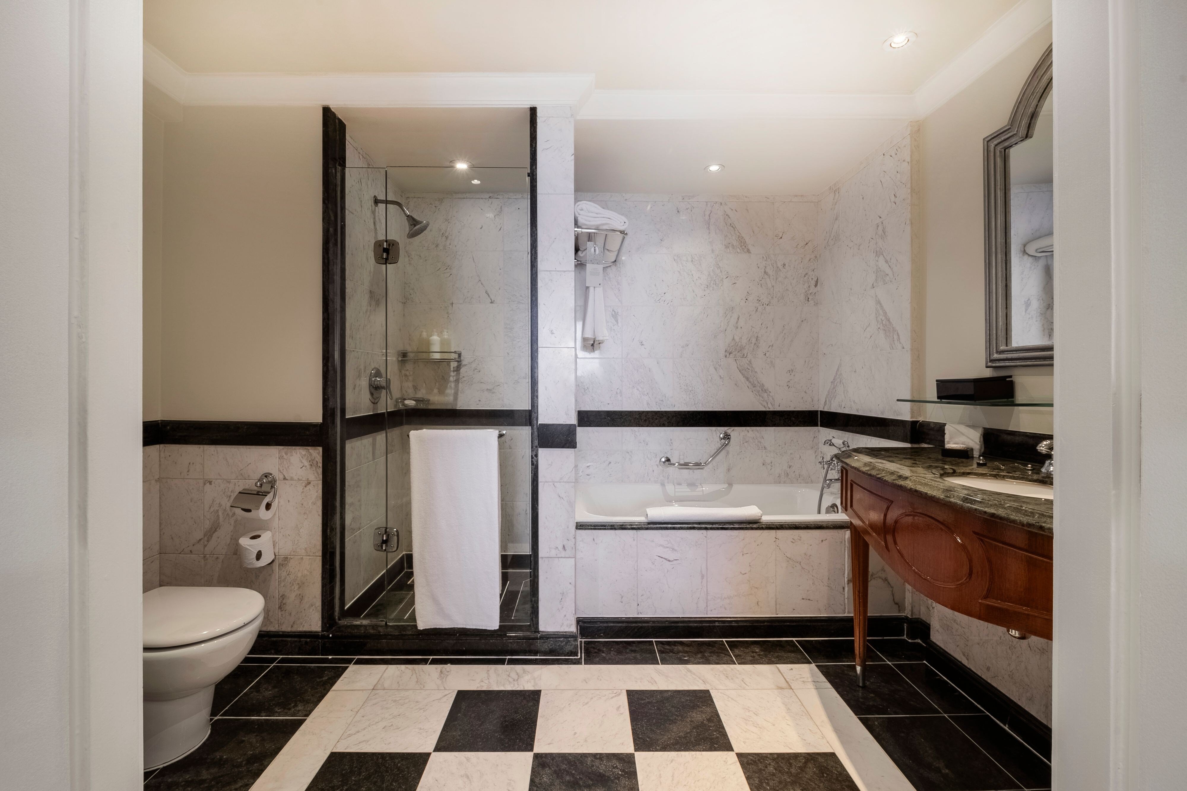 海景特大床套房 - 带梳化床 - 可前往行政酒廊