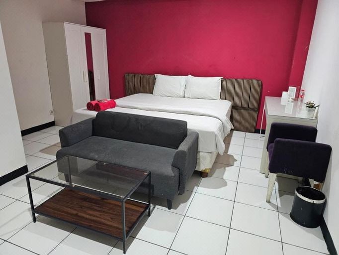 RedDoorz Plus Near Mall Kelapa Gading - Housity