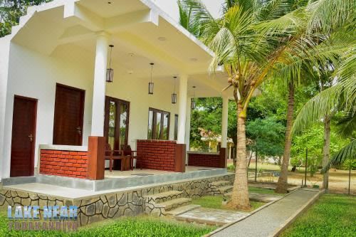 带湖景的双人间