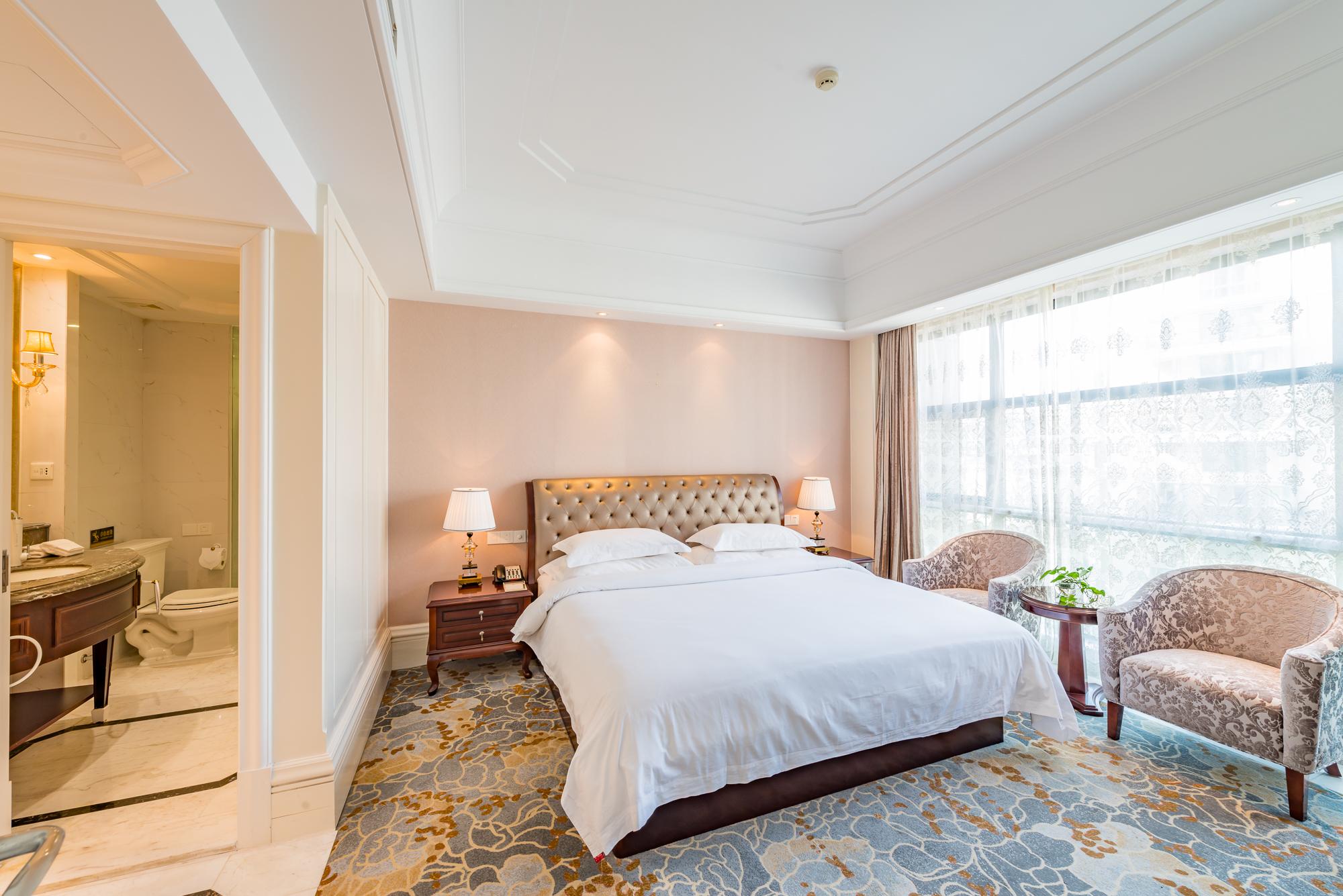 Rezen Hotel Zhoushan Tairu豪华套房（浪漫浴缸+1室1厅）