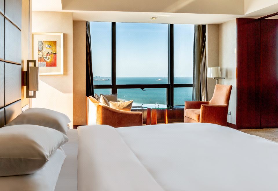 Crowne Plaza Yantai Sea View1 King Premium Sea View Lounge Access