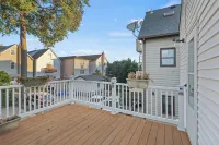Spacious 4-bedroom apartment with WiFi, AC in enjoyable Newark
