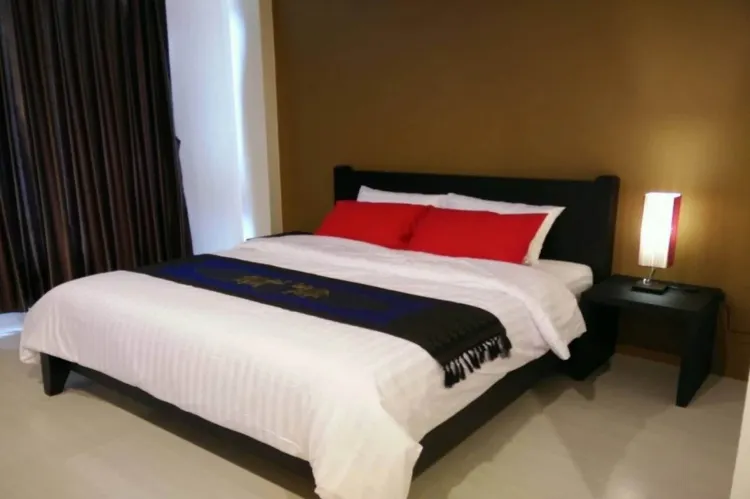 ห้องดีลักซ์ เตียงใหญ่ 1 เตียง