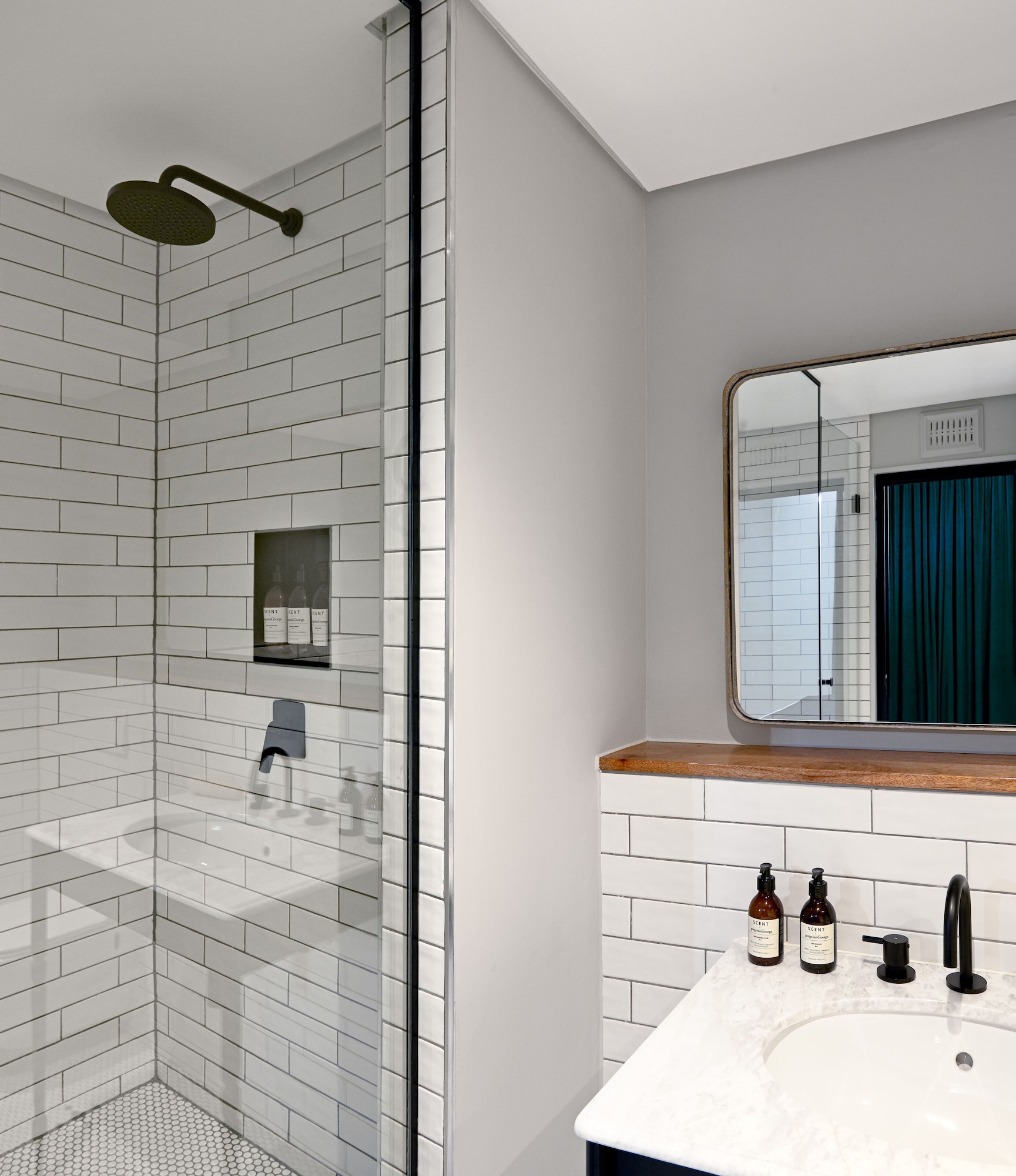 标准特大床房带城景