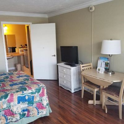 Standard Queen Room Gulfcoast Inn Naples Promo Code