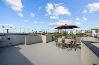 Rooftop Home with Ocean View & Private Parking