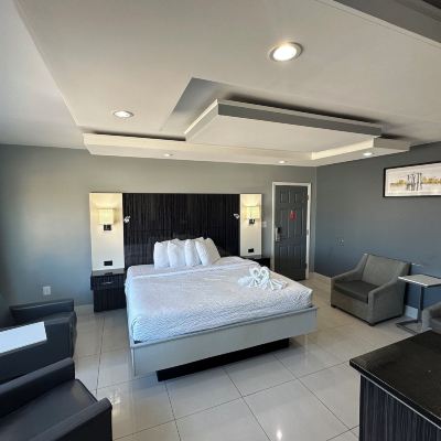 Luxury Double Room, 1 King Bed, Marina View, Corner Marion Motor Lodge Promo Code