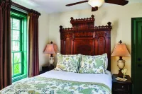 The Collector Inn & Gardens