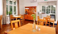 Adels Hotel