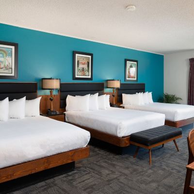 Deluxe Triple Room, Multiple Beds, Refrigerator&Microwave, Courtyard View The Sapphire Motel Promo Code