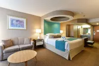 Howard Johnson Plaza by Wyndham by the Falls / Niagara Falls