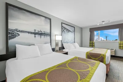 Super 8 by Wyndham Saskatoon Near Saskatoon Airport Hotele w: 