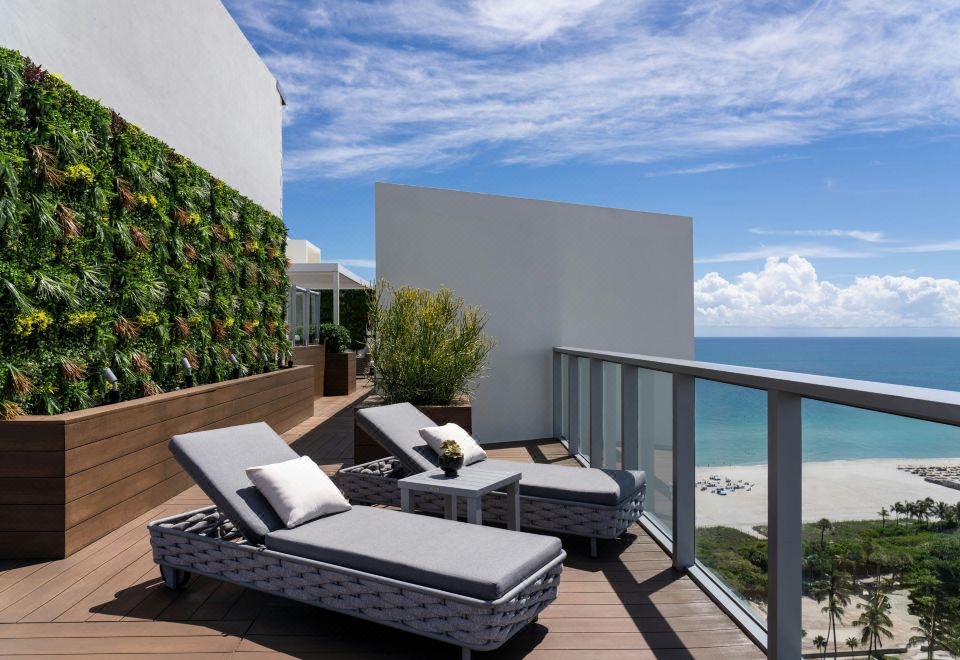 頂層1，三臥室錯層套房，屋頂泳池景