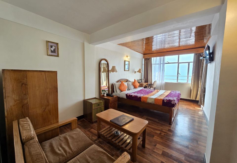 Hotel North Star Near Mall Road Deluxe Room with Hill View