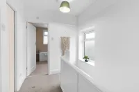 Spacious 4 Bed Semi-Detached Hse
